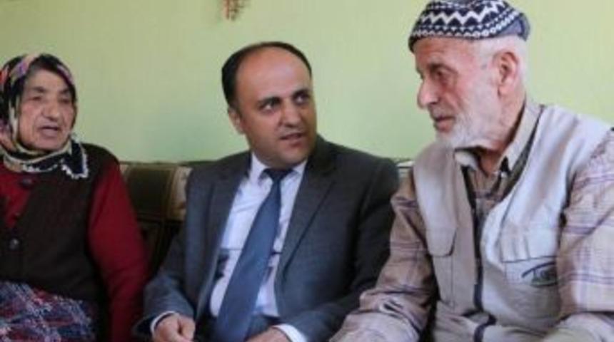 Başkan &Ouml;zaltun Yaşlıları Ziyaret Etti