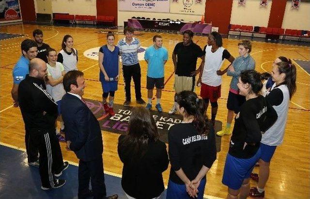 Genç’ten Beşiktaş Maçı Öncesi Basketbol Takımına Baklava Dopingi