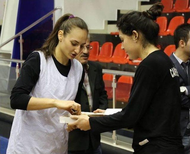 Genç’ten Beşiktaş Maçı Öncesi Basketbol Takımına Baklava Dopingi