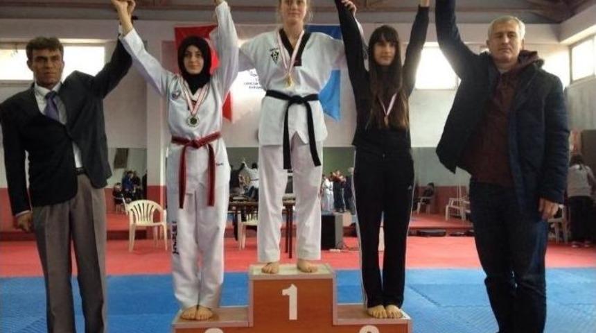 Burhaniyeli Gen&ccedil;lere 8 Altın Madalya