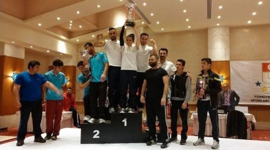 Bilek G&uuml;reşinde T&uuml;rkiye Şampiyonu Oldu