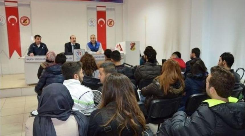 1. Kademe Badminton Antren&ouml;rl&uuml;k Kursu A&ccedil;ıldı