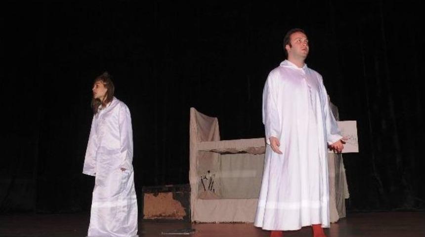 Menan Cinleri İle H&uuml;zn&uuml; Ve Heyecanı Bir Arada Yaşadı