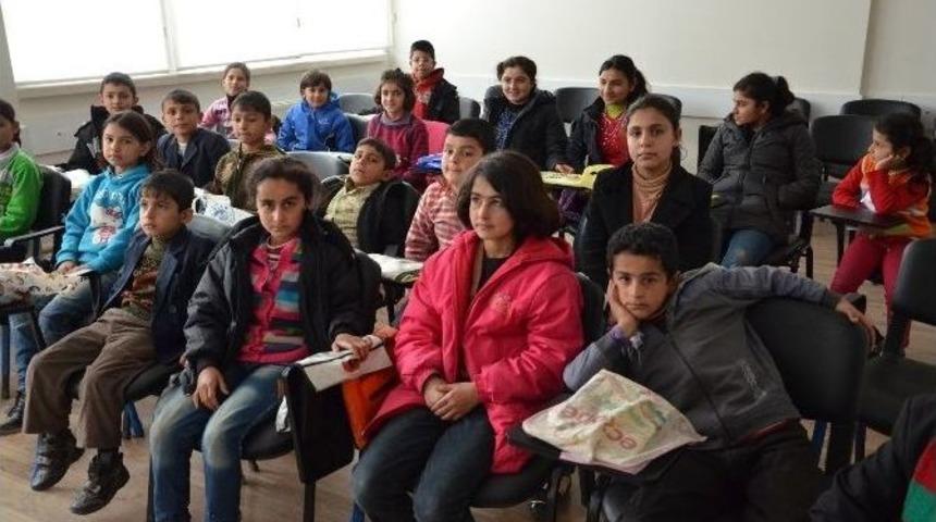 Yeşil Konak&rsquo;larda Kobanili &Ccedil;ocuklara Eğitim