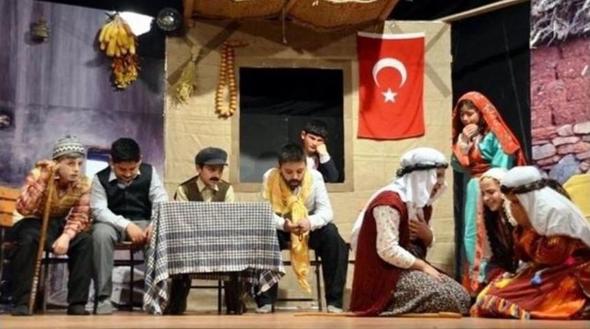 Öğretmenleri Yazdı, Öğrenciler Sahneledi