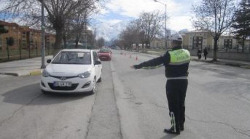 Erzincan Emniyetinden Kameralı Kırmızı Işık Denetimi