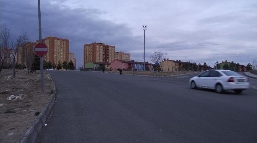 Ters Şeridi Kullanan S&uuml;r&uuml;c&uuml;ler Kazaya Davet &Ccedil;ıkarıyor