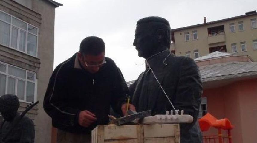 &Ccedil;obanoğlu &Ouml;l&uuml;m&uuml;n&uuml;n 10'uncu Yılında Mezar Başında Anıldı