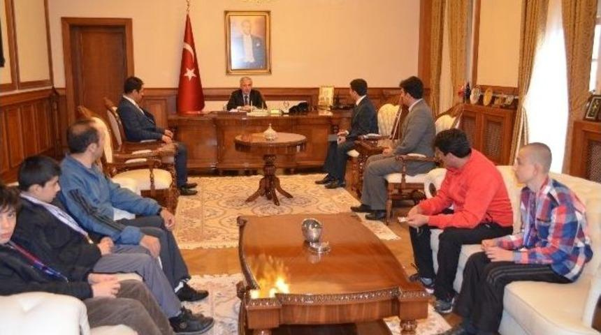 Otizmli &Ouml;ğrenciler Vali Kam&ccedil;ı&rsquo;yı Ziyaret Etti