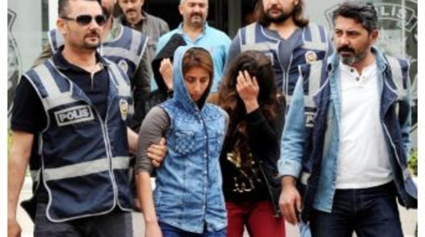 Antalya'da Ev Kiralayıp Hırsızlık Yapan 3 Kadın Yakalandı