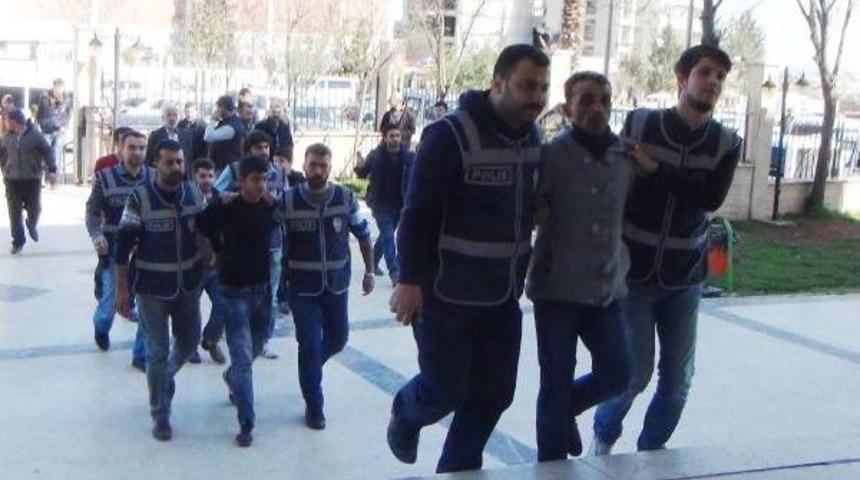 Şanlıurfa'da 3 Işyerini Soyan 4 Ş&uuml;pheli Yakalandı