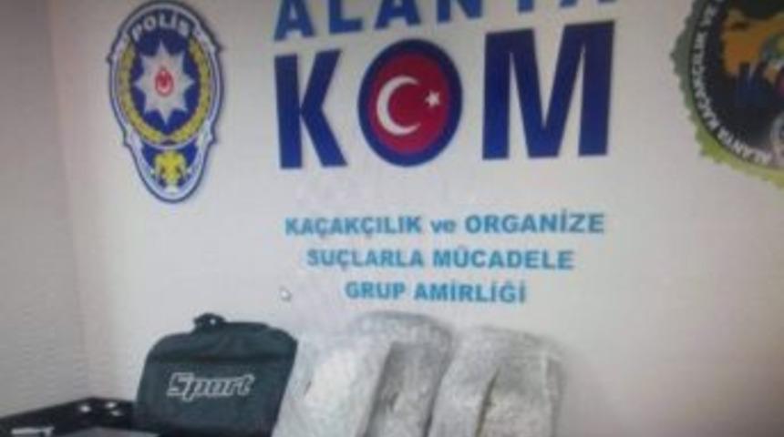 Alanya’da Yolcu Otobüsünde 4 Kilo 200 Gram Kubar Esrar Ele Geçirildi