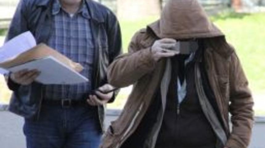 Oğlunu Satırla Başından Yaraladı