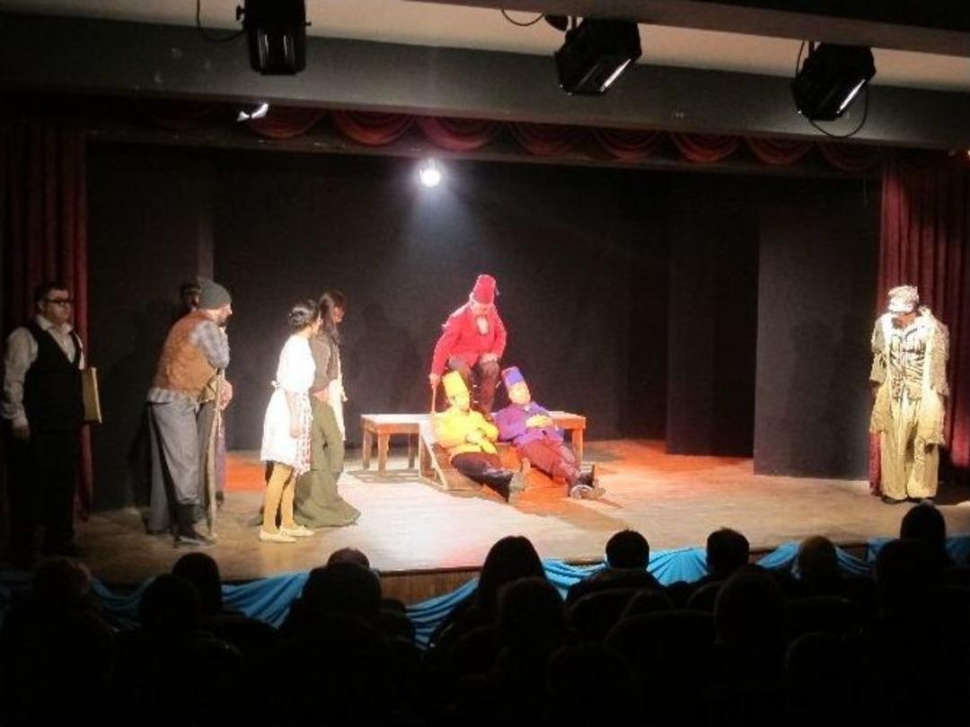 Amat&ouml;r Tiyatroculardan Profesyonel Gala