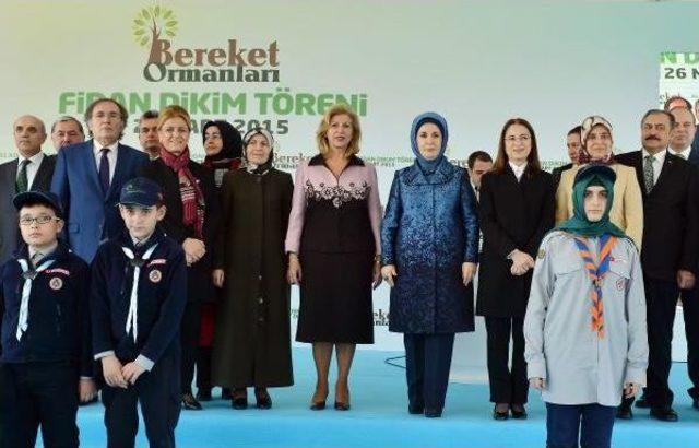 'bereket Ormanları'na Öncülük Yapan Emine Erdoğan, Ankara'da Fidan Dikim Etkinliğine Katıldı