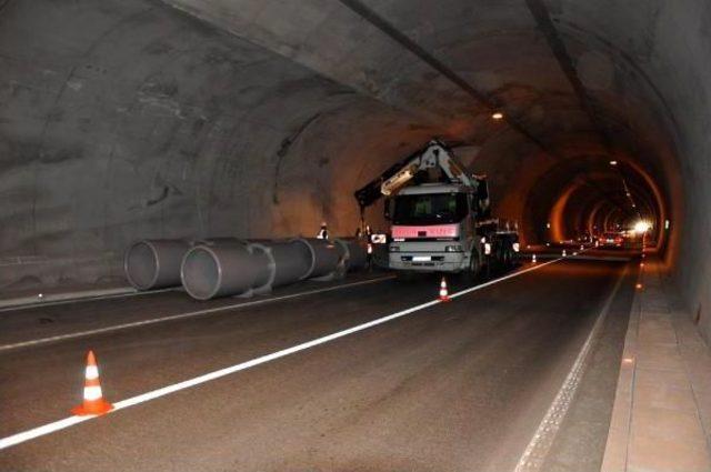 Amasra Tüneli'nde Sökülen Ekipmanların Yenileri Geldi