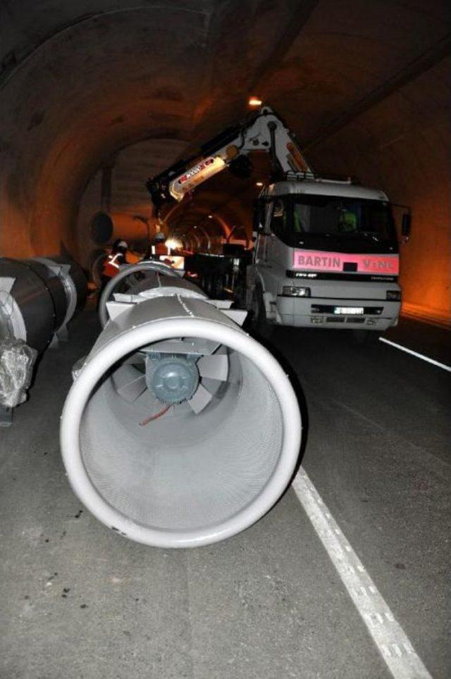 Amasra Tüneli'nde Sökülen Ekipmanların Yenileri Geldi