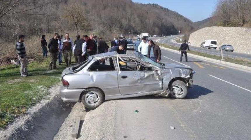 Otomobil Takla Attı: 1 &Ouml;l&uuml;, 3 Yaralı