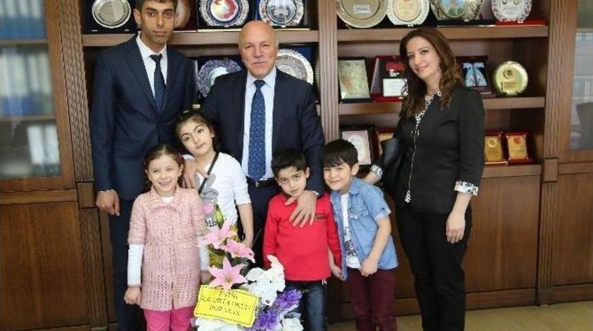 Başkan Sekmen&rsquo;in Minik Misafirleri