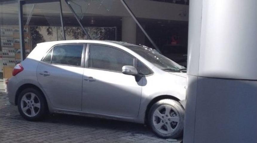 Servisten &Ccedil;ıktı, Servise Girdi