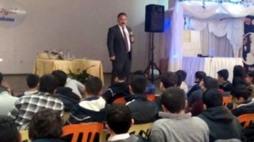 &Ouml;ğrenciler Kariyer Sahiplerini Dinliyor