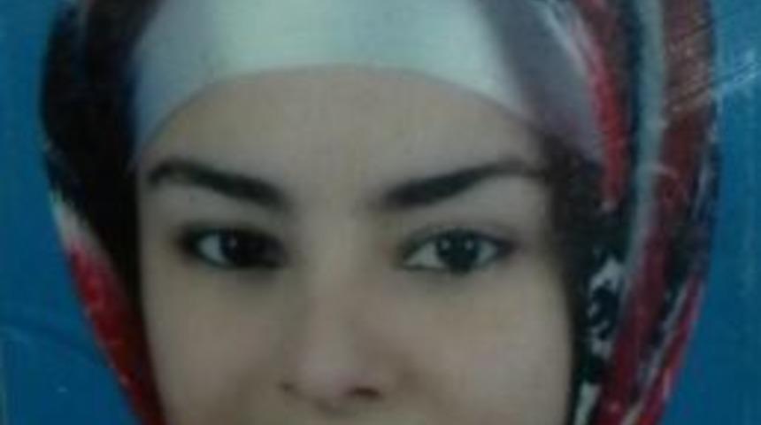 Gen&ccedil; Anne Eşarpla Kendini Astı