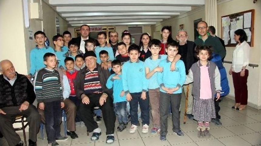 Engelli &Ouml;ğrenciler, Huzurevi Sakinlerini Ziyaret Etti