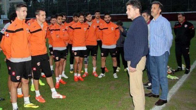 Güvenç Kurtar, Futbolcularla Vedalaştı