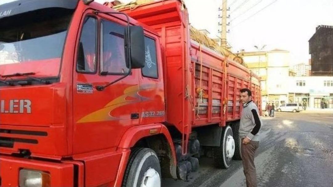 Tomruk Y&uuml;kl&uuml; Kamyon Devrildi; 1 &Ouml;l&uuml; 3 Yaralı