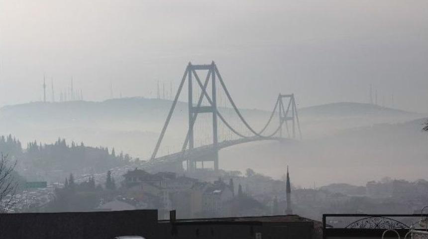 İstanbullular G&uuml;ne Sisli Başladı