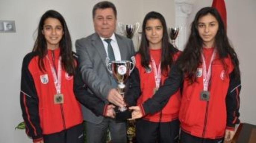 Aydın Atıcılık Kupalarını Koyacak Yer Bulamıyor