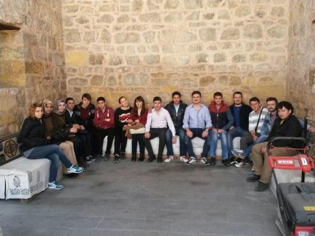 Kastamonu Belediyesi’nden Üniversite Öğrencilerine Gezi