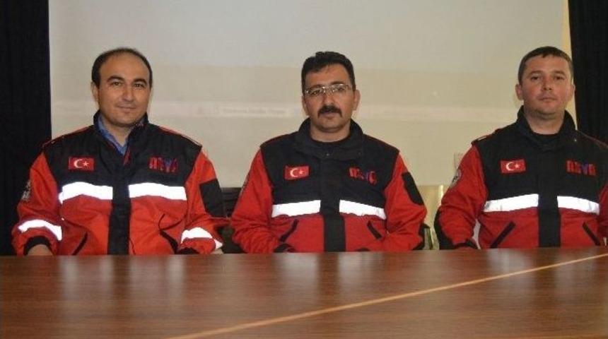 D&uuml;nyam Hastanesi &Ccedil;alışanlarına Temel Afet Bilinci Eğitimi Verildi