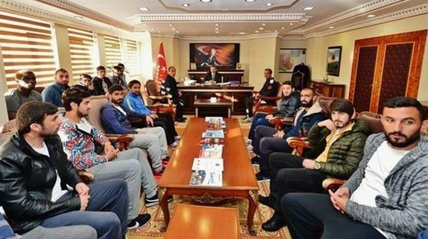 Dersimsporlu Y&ouml;netici Ve Futbolculardan Valiye Ziyaret