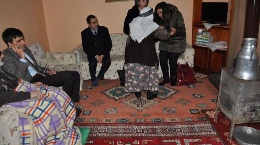 Arpa&ccedil;ay Kaymakamı Yaşlılara Anlamlı Ziyaret