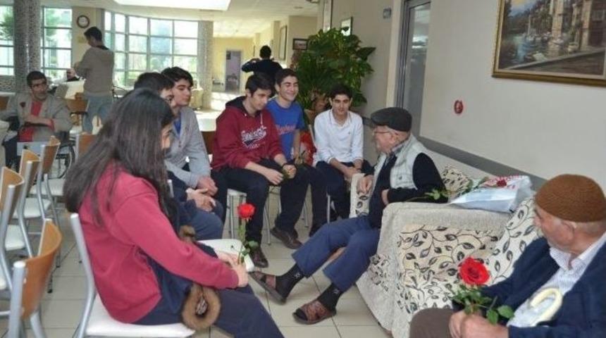 &Ouml;z: "yaşlılar Maddiyattan &Ccedil;ok Manevi Destek Bekliyor"