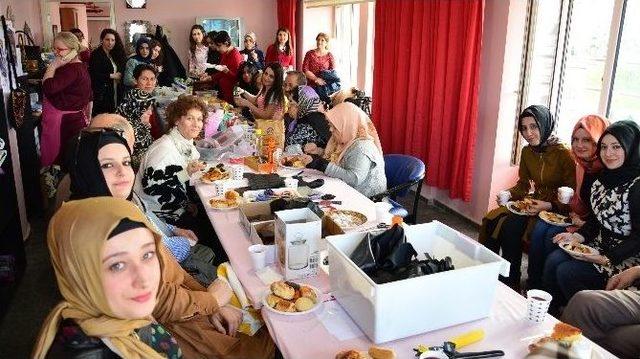 90 Yaşındaki Huzurevi Sakini Kadın Kendi Yalısının Maketini Yaptı