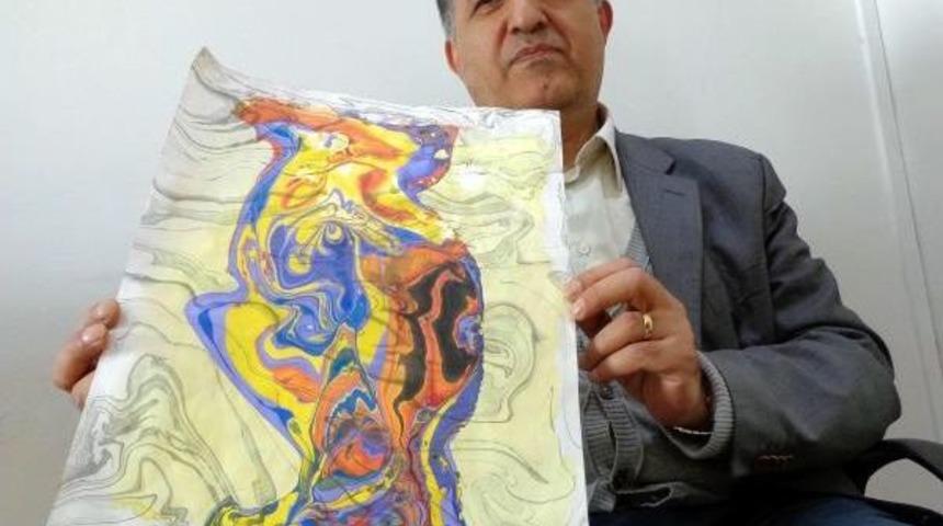 Hollandalılara Ebru Sanatını &Ouml;ğretiyor