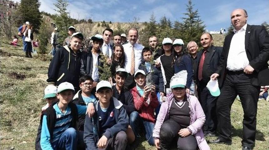 Mamak&rsquo;ta 2 Bin Fidan Toprakla Buluştu