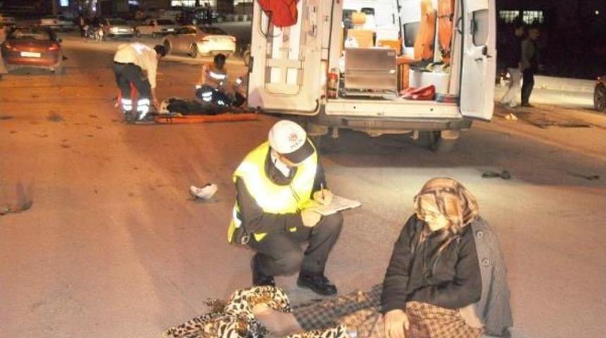 Motosikletteki &Ccedil;ift Kazada Yaralandı