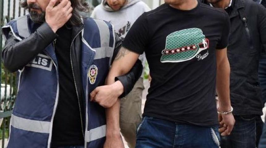 Suriyeli Gasp&ccedil;ılar, Sprey Ve Bı&ccedil;akla Kelep&ccedil;eleyip Soydu