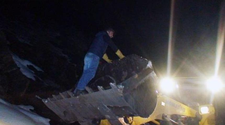 Beyt&uuml;şşebap'ta D&uuml;ş&uuml;k Yapan Kadın 10 Saat Sonra Hastaneye Ulaştırıldı