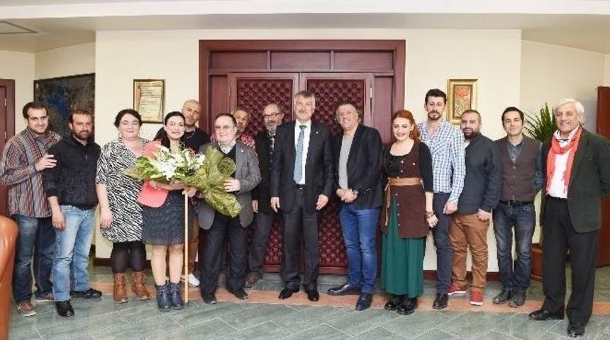 Karalar: "en B&uuml;y&uuml;k Hevesim Tiyatrocu Olmaktı"