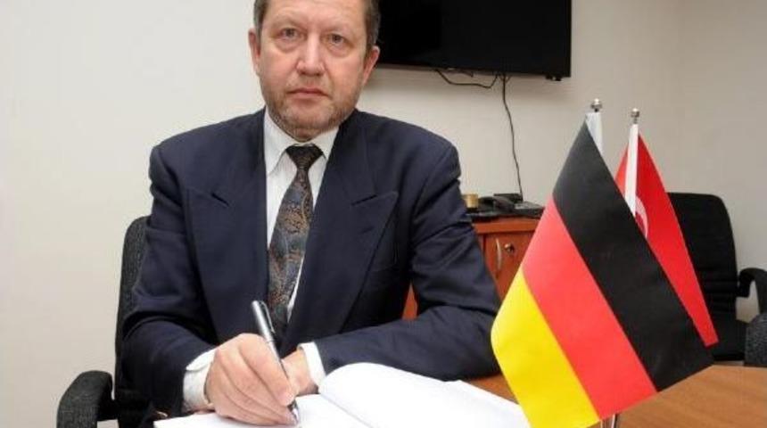 Alman Konsolosluğu'nda Taziye Defteri