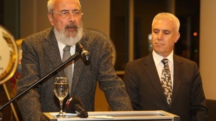 Labirentini &Ouml;ren Şair Enis Batur Nil&uuml;fer&rsquo;de