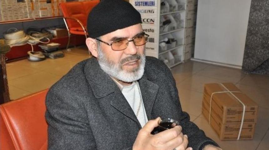 50 Yıldır M&uuml;şterilerine Kuşburnu İkram Ediyor