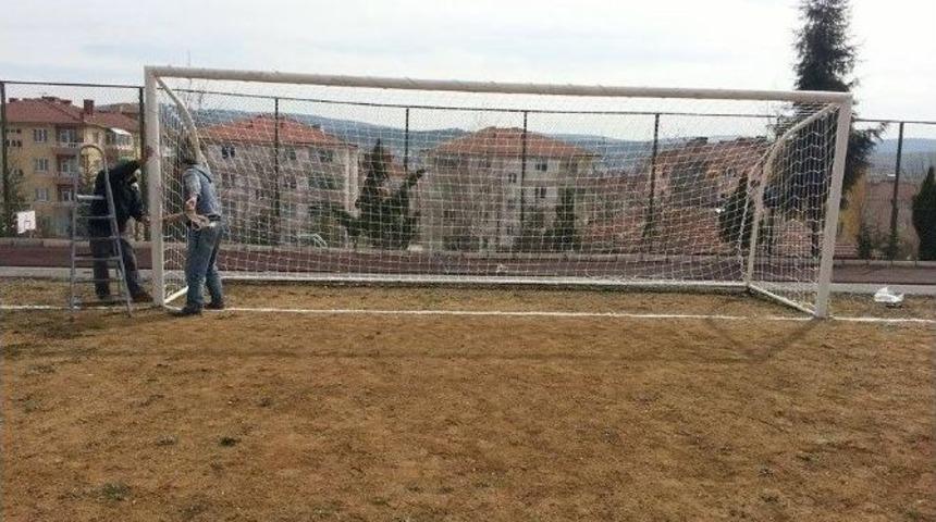 4 Eyl&uuml;l Mahallesi&rsquo;ndeki Toprak Saha D&uuml;zenlendi