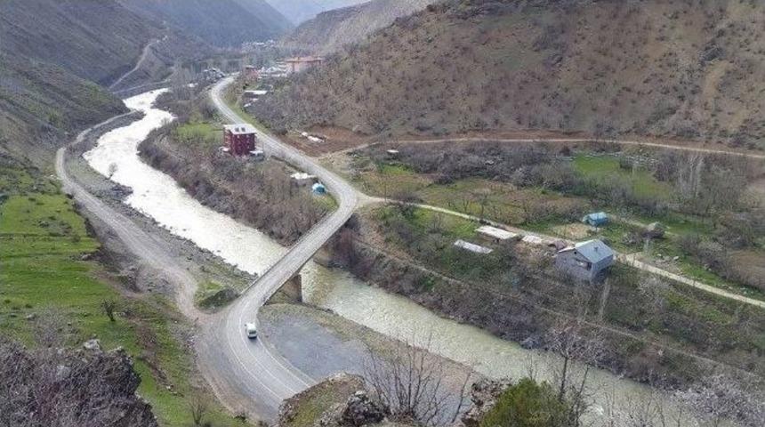 Tahrip Olan K&ouml;pr&uuml; Tehlike Sa&ccedil;ıyor