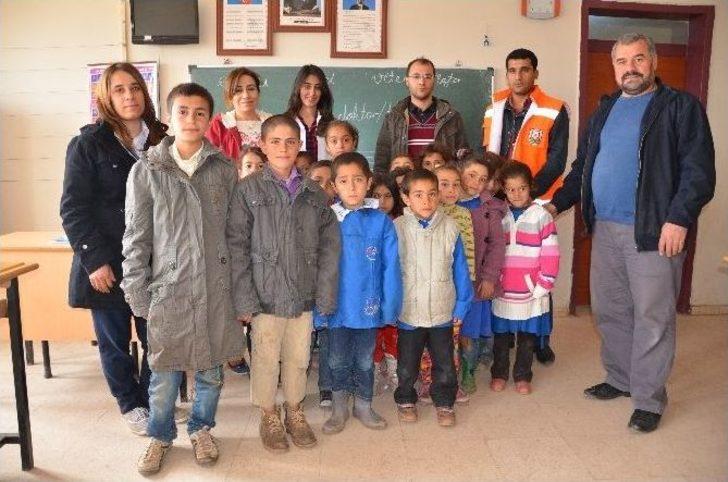 İstanbullu Öğrencilerden Karacadağlı Öğrencilere Yardım Eli G5