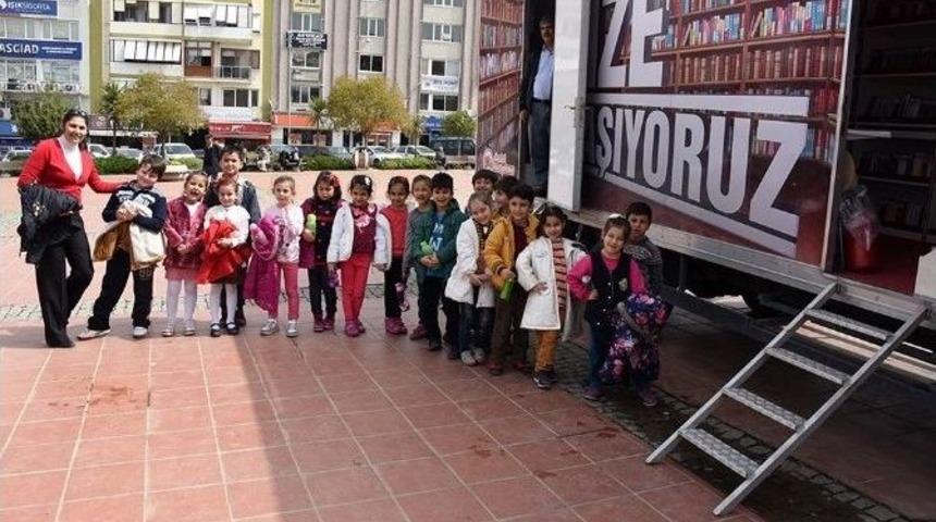 Minik &Ouml;ğrencilerden K&uuml;t&uuml;phaneye B&uuml;y&uuml;k İlgi